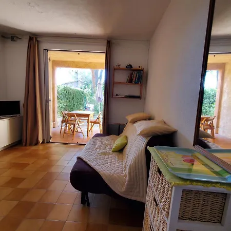 Daire La Peguiere 2 Pieces 27m2 Jardin Privatif Pour 2 Adultes 2 Enfants Saint-Raphaël